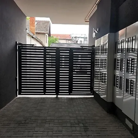 Stan Na Dan M * Novi Sad